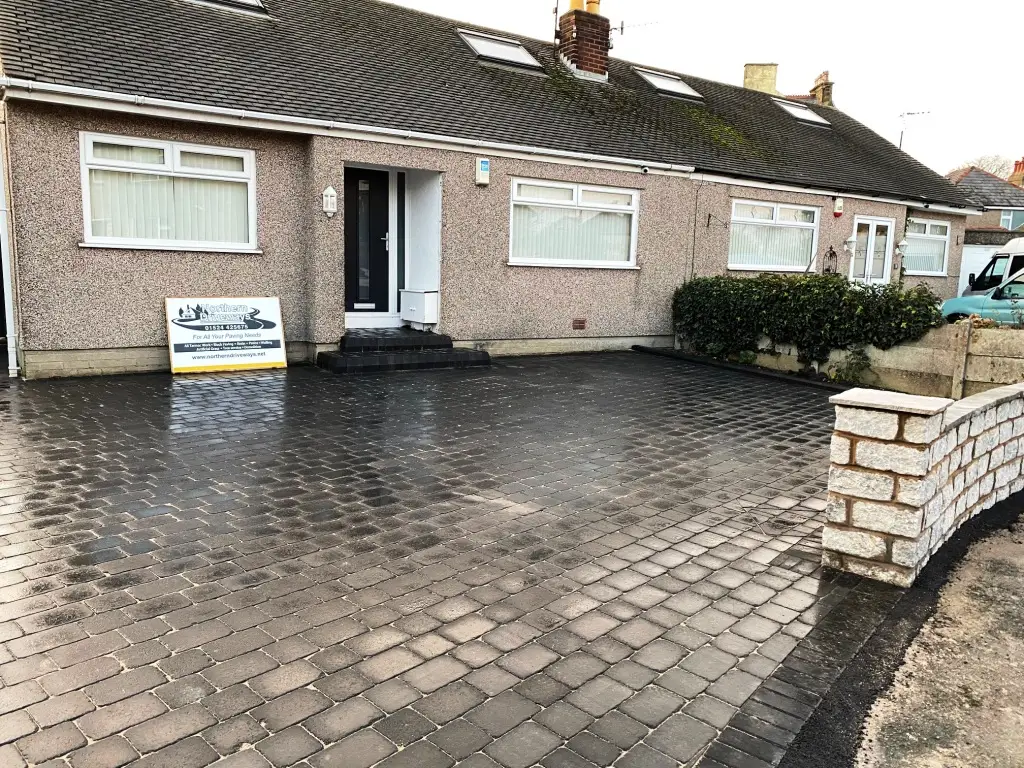Charcoal abbey sett paving with charcoal borders in Morecambe