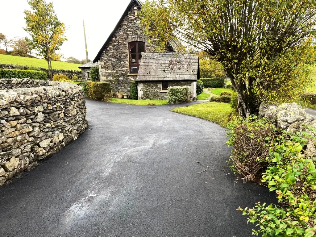 New Picture Frame Tarmac Driveway in Kendal